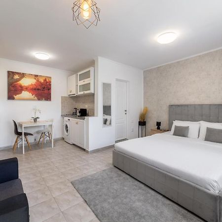 Downtown Victoria Studios By Citybookings Bucureşti Ngoại thất bức ảnh