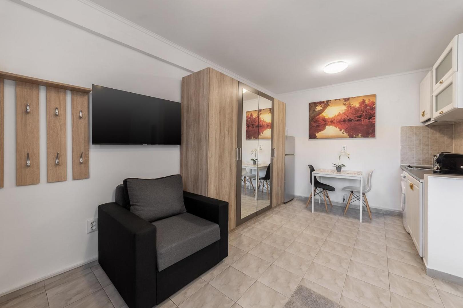 Downtown Victoria Studios By Citybookings Bucureşti Ngoại thất bức ảnh