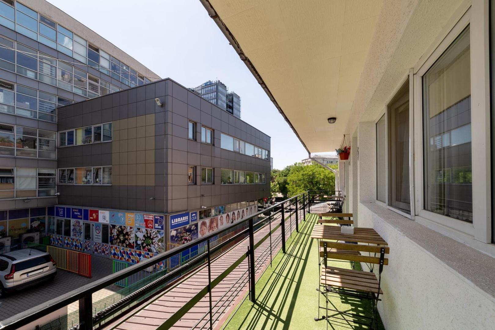 Downtown Victoria Studios By Citybookings Bucureşti Ngoại thất bức ảnh